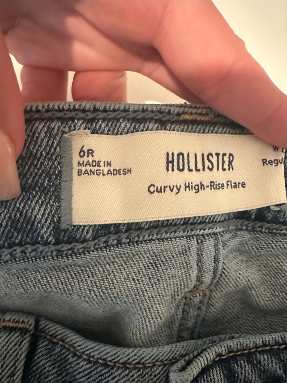 Hollister Curvy High-Rise Flare Jeans  New Never worn. washed once. 6R W28